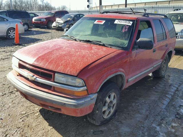 1GNDT13W512129394 - 2001 CHEVROLET BLAZER RED photo 2