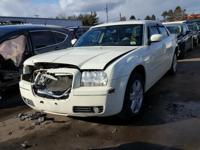 2C3KK53G66H150924 - 2006 CHRYSLER 300 TOURIN WHITE photo 2