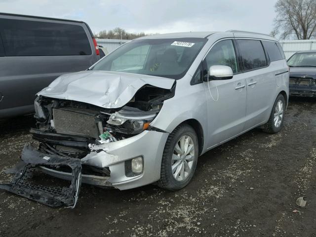 KNDMC5C16G6107488 - 2016 KIA SEDONA EX SILVER photo 2