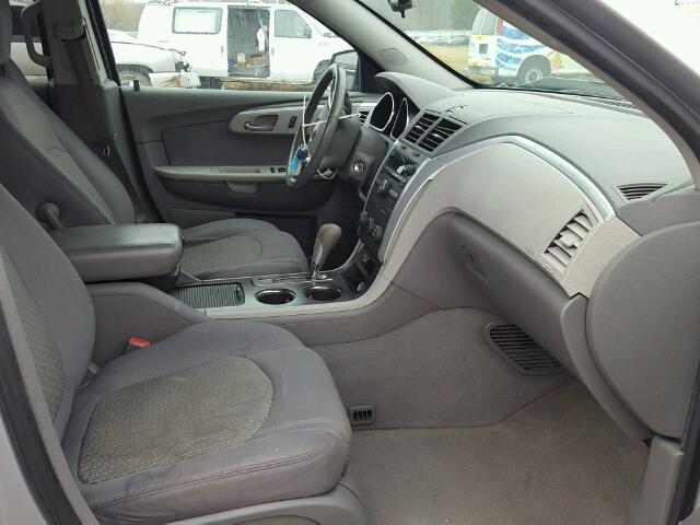 1GNLREED5AS104444 - 2010 CHEVROLET TRAVERSE L SILVER photo 5