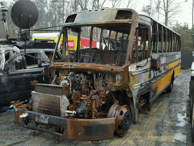 N0V1N24372878 - 2010 FREIGHTLINER CHASSIS B2 YELLOW photo 2