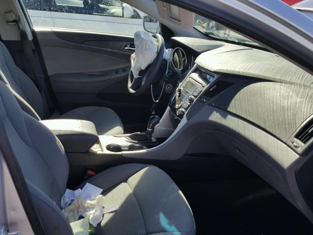 5NPEB4AC8CH482434 - 2012 HYUNDAI SONATA GLS SILVER photo 5