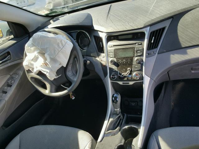 5NPEB4AC8CH482434 - 2012 HYUNDAI SONATA GLS SILVER photo 9