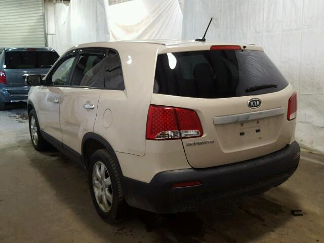 5XYKTCA13BG023956 - 2011 KIA SORENTO BA CREAM photo 3