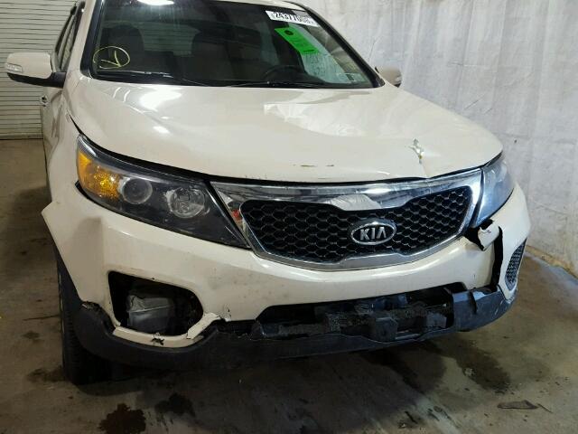 5XYKTCA13BG023956 - 2011 KIA SORENTO BA CREAM photo 9