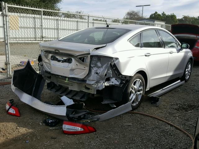 1FA6P0H71G5105981 - 2016 FORD FUSION SE SILVER photo 4