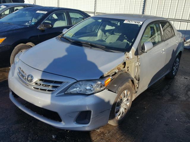 5YFBU4EE9DP081391 - 2013 TOYOTA COROLLA BA SILVER photo 2