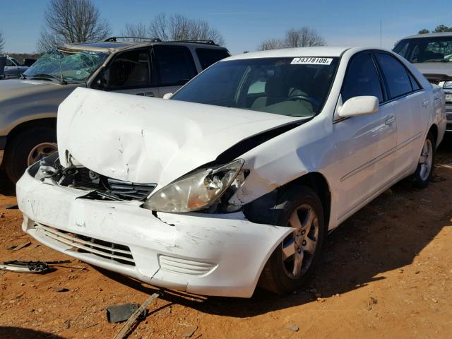 4T1BE32K55U549943 - 2005 TOYOTA CAMRY LE WHITE photo 2