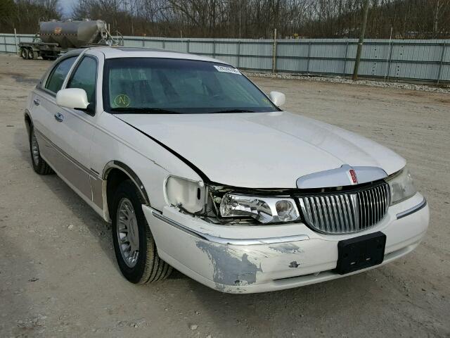 1LNFM83W0XY603910 - 1999 LINCOLN TOWN CAR C WHITE photo 1