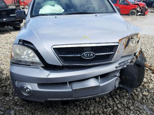 KNDJC733355356477 - 2005 KIA SORENTO EX SILVER photo 9