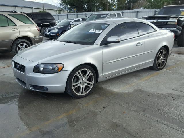 YV1MC67218J044995 - 2008 VOLVO C70 T5 SILVER photo 2