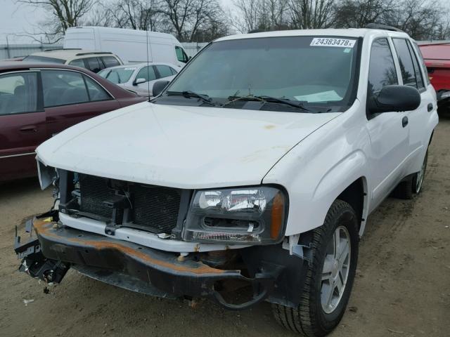 1GNDT13S662308001 - 2006 CHEVROLET TRAILBLAZE WHITE photo 2