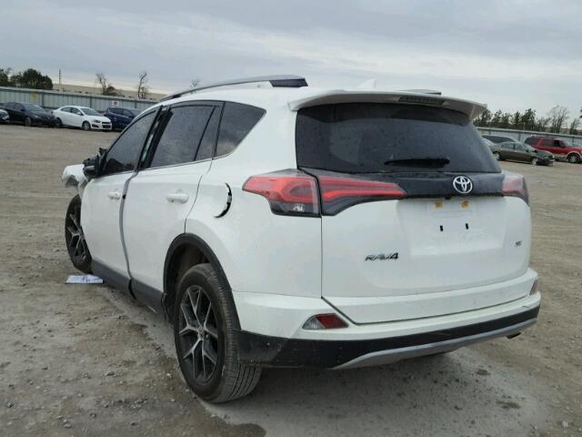 JTMNFREV3HJ142331 - 2017 TOYOTA RAV4 SE WHITE photo 3