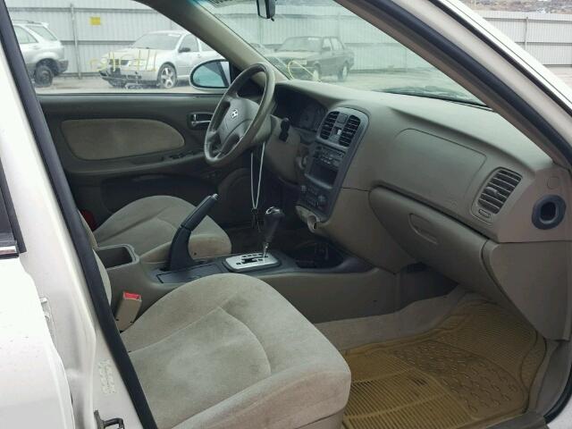 KMHWF25S44A024778 - 2004 HYUNDAI SONATA GL WHITE photo 5