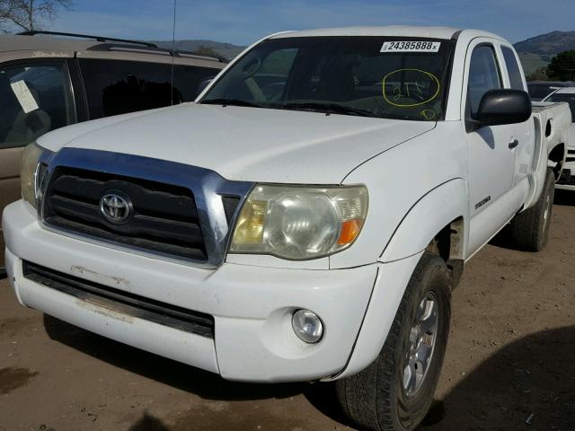 5TETU62N45Z038965 - 2005 TOYOTA TACOMA PRE WHITE photo 2