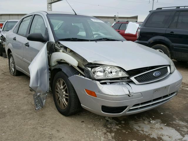 1FAFP34NX5W296362 - 2005 FORD FOCUS ZX4 SILVER photo 1