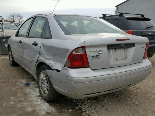 1FAFP34NX5W296362 - 2005 FORD FOCUS ZX4 SILVER photo 3