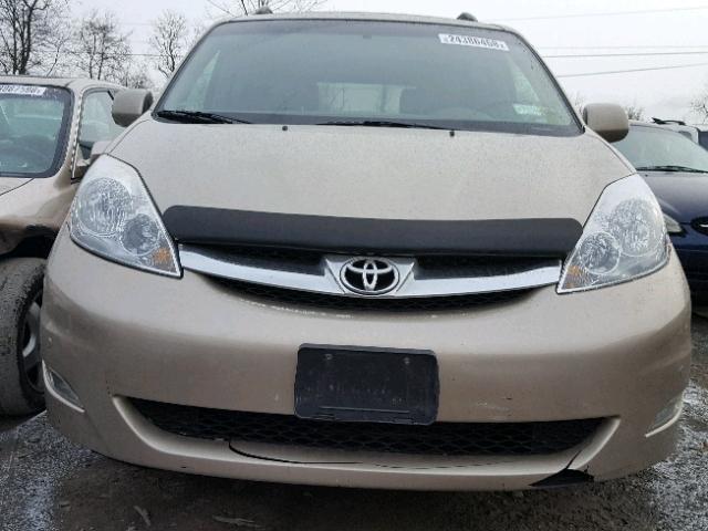 5TDBK22C18S010454 - 2008 TOYOTA SIENNA XLE GOLD photo 9