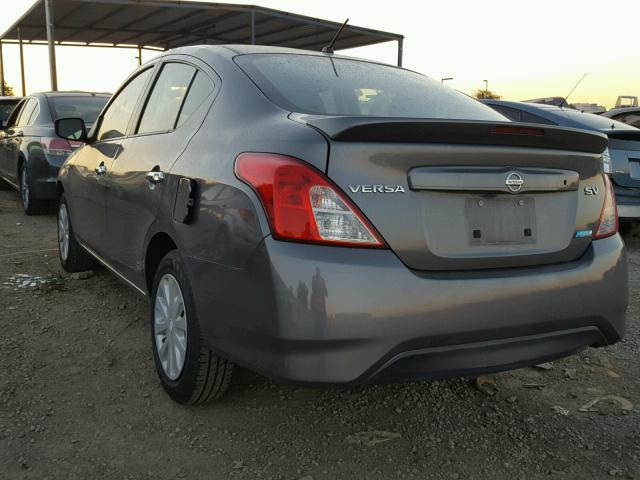 3N1CN7APXGL833386 - 2016 NISSAN VERSA S GRAY photo 3