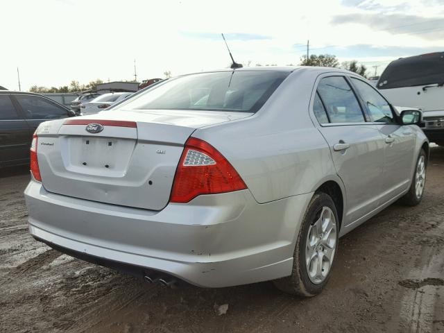 3FAHP0HA1BR103643 - 2011 FORD FUSION SE SILVER photo 4