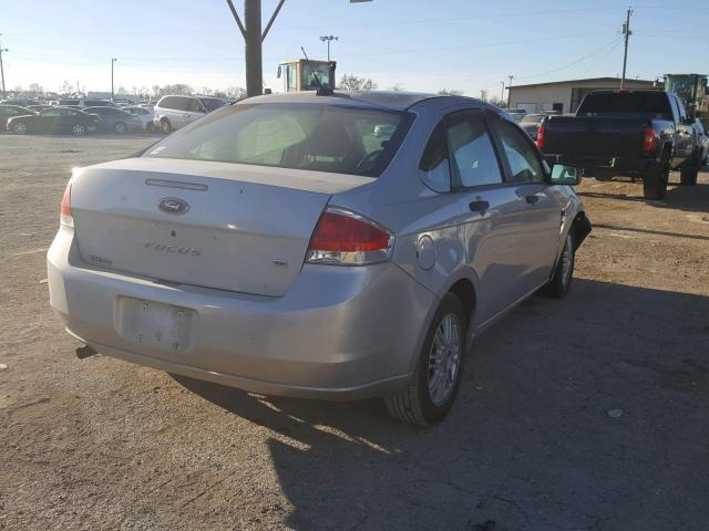 1FAHP35N88W280611 - 2008 FORD FOCUS SE SILVER photo 4