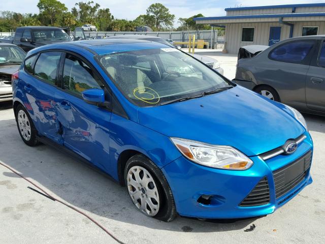 1FAHP3K27CL370174 - 2012 FORD FOCUS SE BLUE photo 1