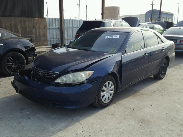 4T1BE32K85U431420 - 2005 TOYOTA CAMRY LE BLUE photo 2