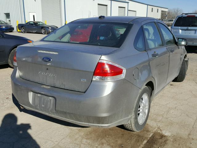 1FAHP35NX8W273286 - 2008 FORD FOCUS SE SILVER photo 4