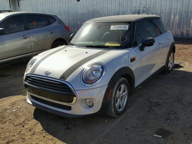 WMWXP5C5XG2D15109 - 2016 MINI COOPER SILVER photo 2