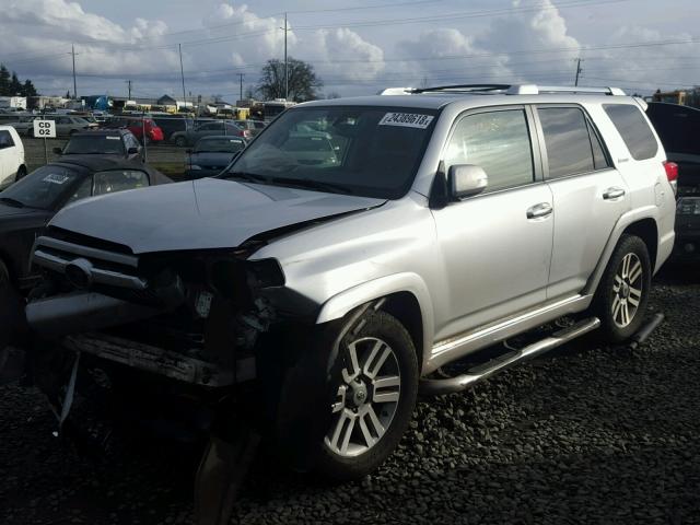 JTEBU5JRXB5033533 - 2011 TOYOTA 4RUNNER SR GRAY photo 2