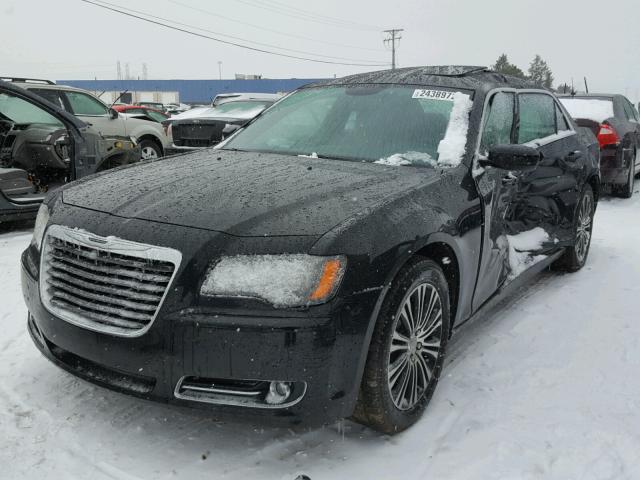 2C3CCAGT1EH207000 - 2014 CHRYSLER 300 S BLACK photo 2