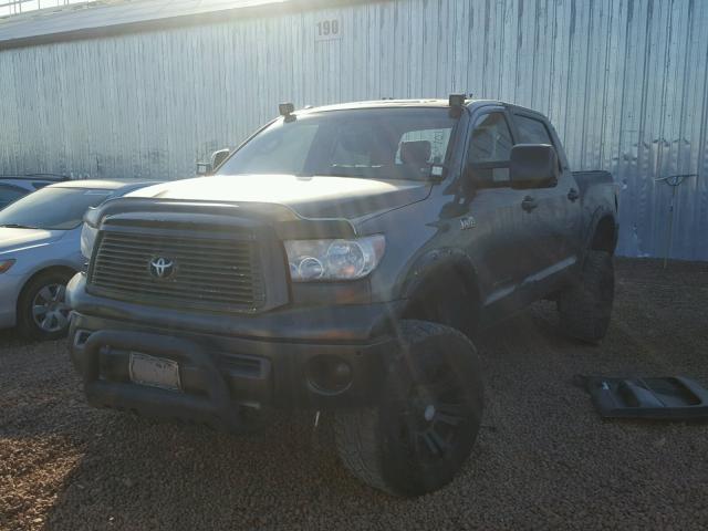 5TFDY5F16BX172261 - 2011 TOYOTA TUNDRA CRE BROWN photo 2