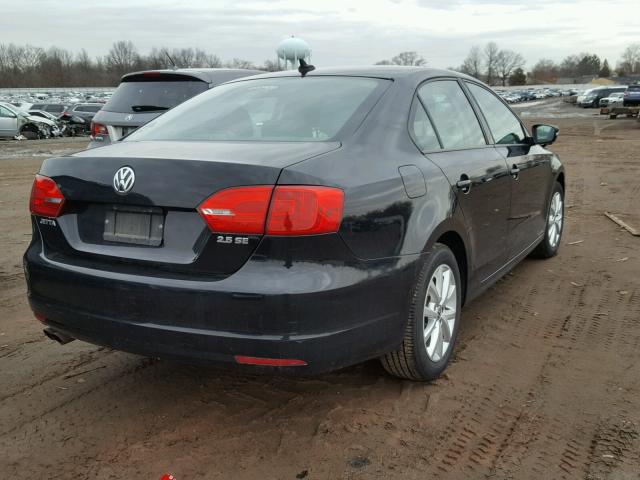 3VWDZ7AJ1BM363671 - 2011 VOLKSWAGEN JETTA SE BLACK photo 4