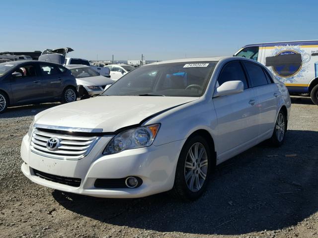 4T1BK3DB0AU364957 - 2010 TOYOTA AVALON XL WHITE photo 2