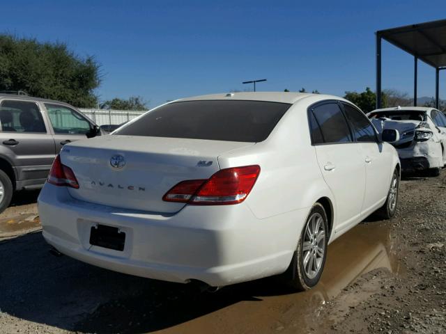 4T1BK3DB0AU364957 - 2010 TOYOTA AVALON XL WHITE photo 4