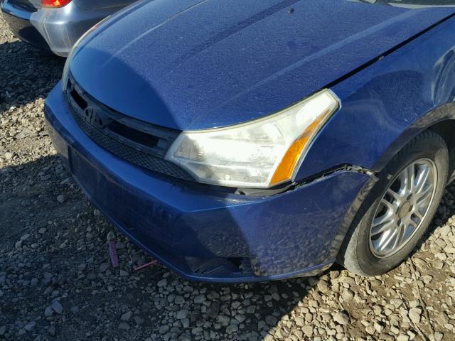 1FAHP35N28W255364 - 2008 FORD FOCUS SE BLUE photo 9