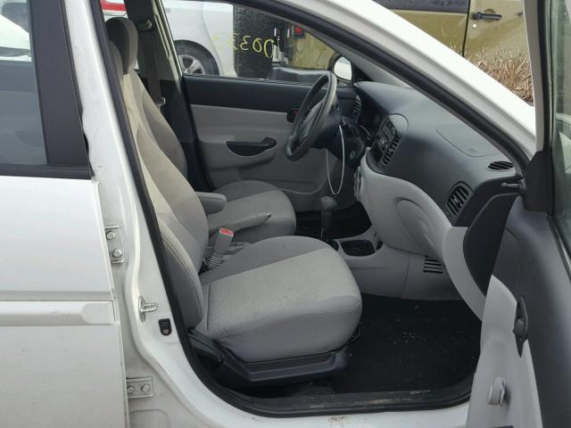 KMHCN46C49U372059 - 2009 HYUNDAI ACCENT GLS WHITE photo 5