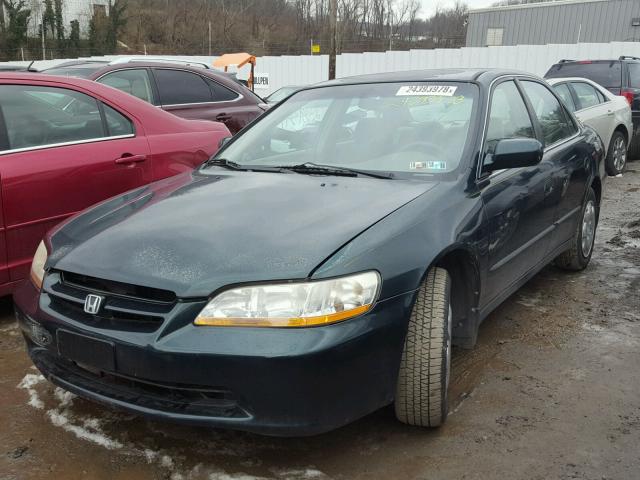 1HGCG5647WA060149 - 1998 HONDA ACCORD LX GREEN photo 2