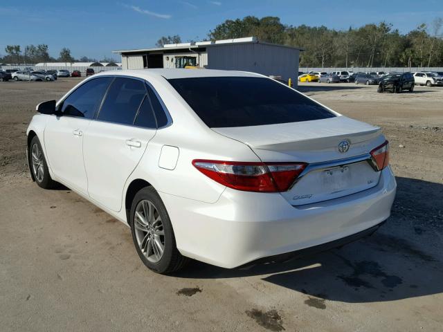 4T1BF1FK8FU045237 - 2015 TOYOTA CAMRY LE WHITE photo 3