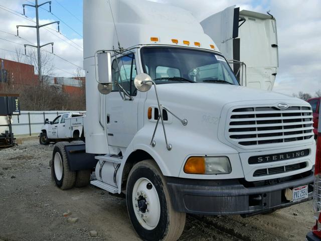 2FWBA2AS22AJ41158 - 2002 STERLING TRUCK A 9500 WHITE photo 1