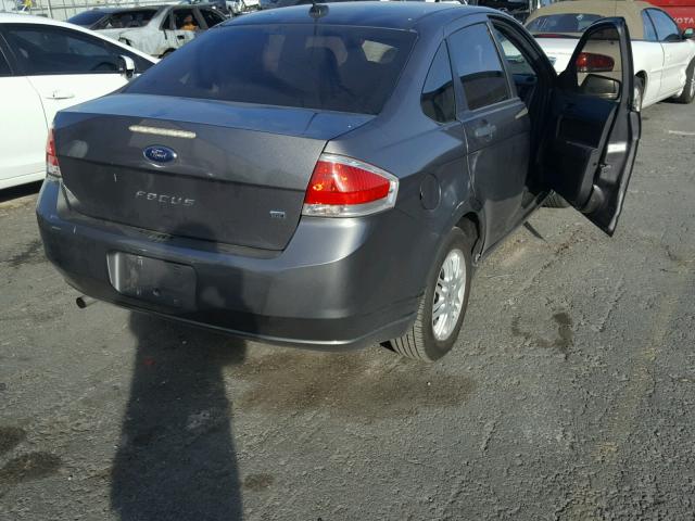 1FAHP3FN3BW150144 - 2011 FORD FOCUS SE GRAY photo 4