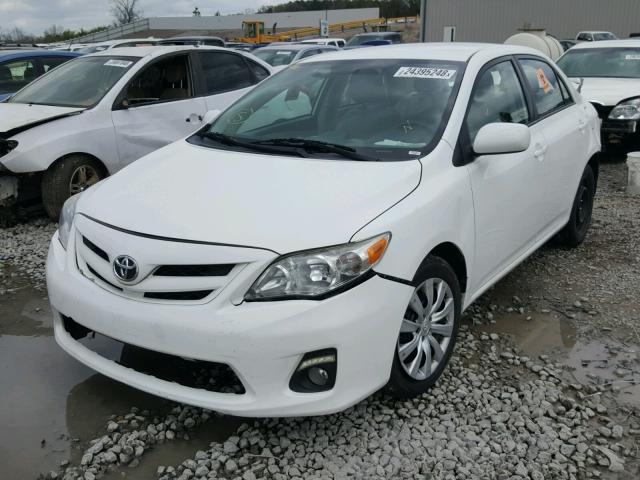 2T1BU4EE7CC762602 - 2012 TOYOTA COROLLA BA WHITE photo 2