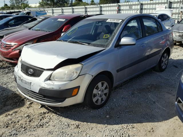 KNADE123X76203174 - 2007 KIA RIO BASE SILVER photo 2