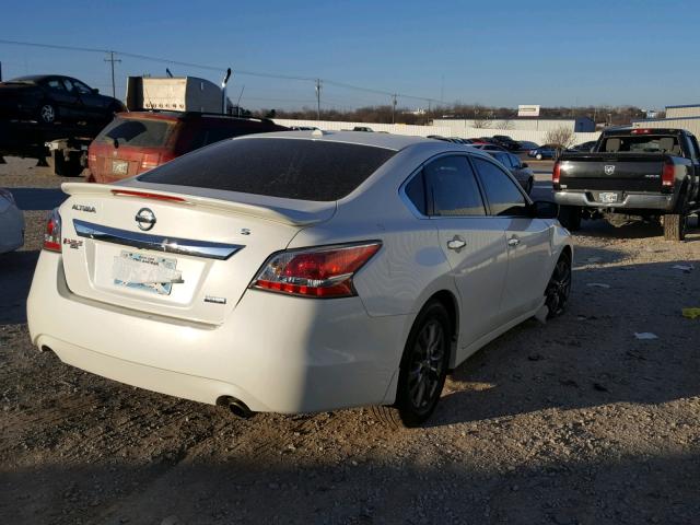 1N4AL3AP8FN911834 - 2015 NISSAN ALTIMA 2.5 WHITE photo 4