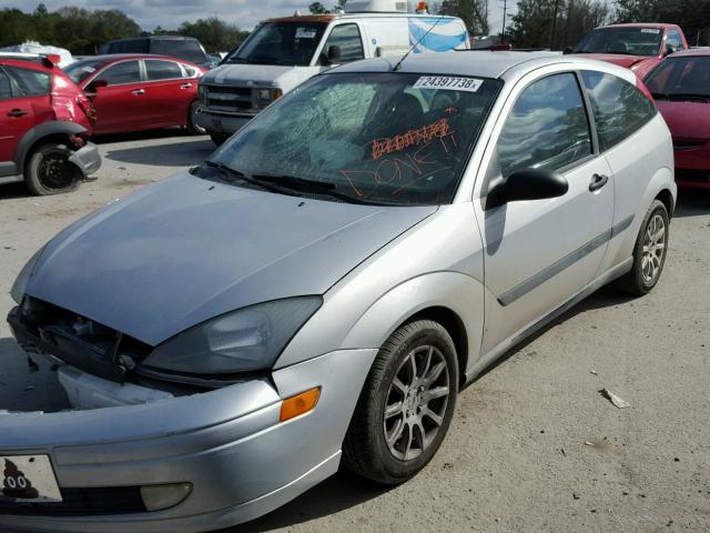 3FAFP31361R246137 - 2001 FORD FOCUS ZX3 SILVER photo 2