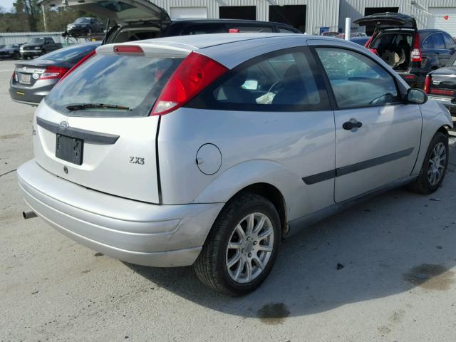 3FAFP31361R246137 - 2001 FORD FOCUS ZX3 SILVER photo 4