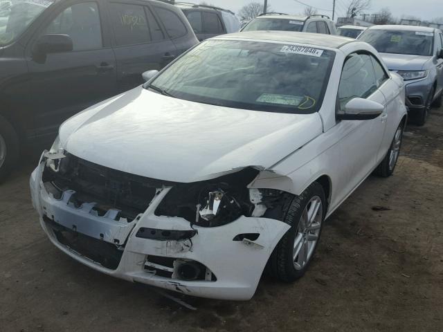 WVWFA71FX9V005628 - 2009 VOLKSWAGEN EOS LUX 白色 照片 2