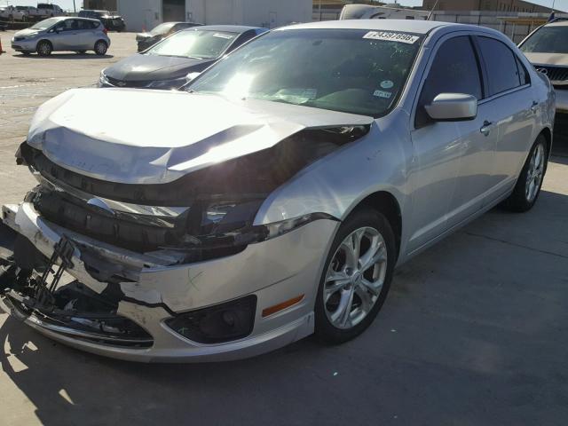 3FAHP0HA7CR158566 - 2012 FORD FUSION SE SILVER photo 2