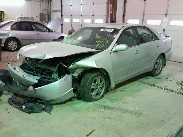 4T1BE30K32U033188 - 2002 TOYOTA CAMRY LE GRAY photo 2