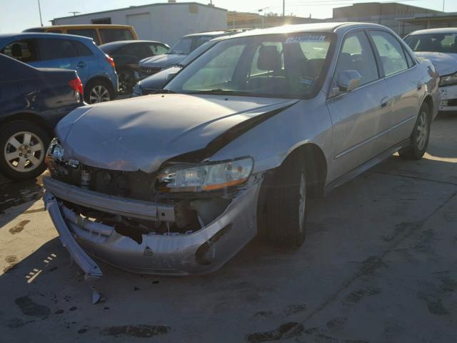 1HGCG56702A175017 - 2002 HONDA ACCORD SE SILVER photo 2